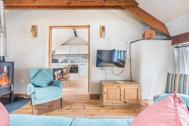Beautiful Pitpaddy Barn On An Organic Farm - Cornwall