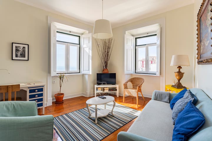 SILVA’S HOUSE – Magnificent river view