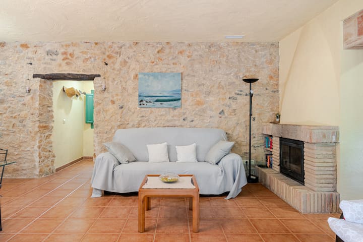 La Rajoleria, old tiled with private pool