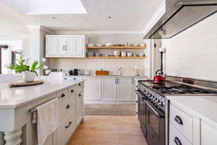 Luxury 3 bedroom house with Mountain View’s gallery image 5