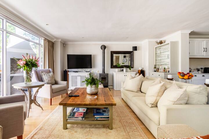 Luxury 3 bedroom house with Mountain View’s gallery image 2