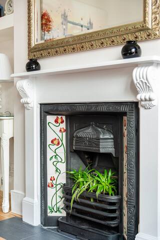 Luxury London Retreat – Designer 3-Bed Flat Fulham gallery image 4