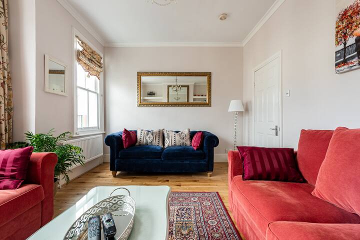 Luxury London Retreat – Designer 3-Bed Flat Fulham gallery image 2