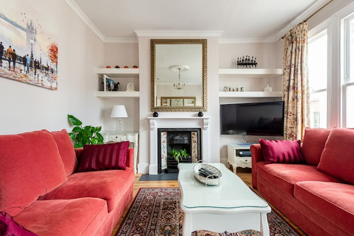 Luxury London Retreat – Designer 3-Bed Flat Fulham