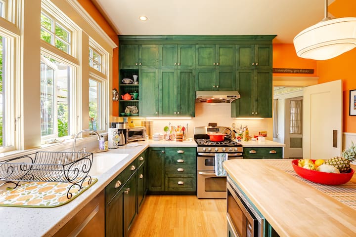 Pristine Craftsman home near Lake Merritt gallery image 3