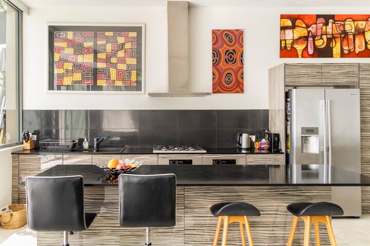 Direct Water Access to Pittwater from a Creative Retreat gallery image 3