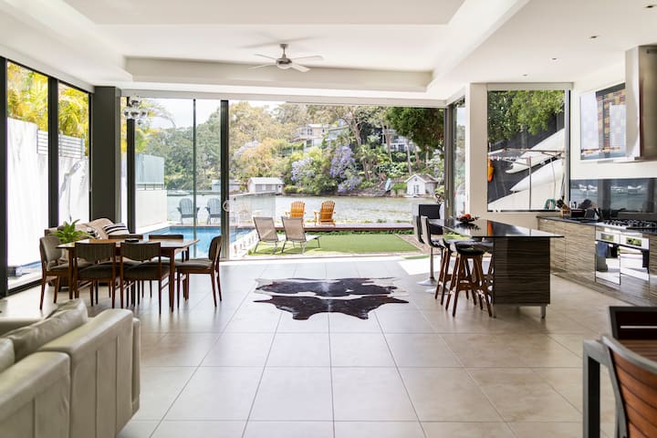 Direct Water Access to Pittwater from a Creative Retreat