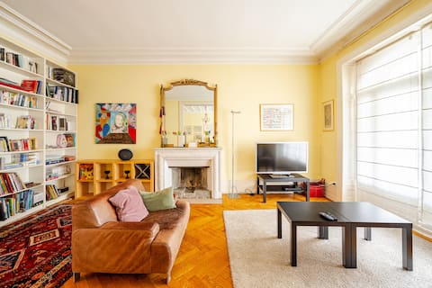 Popular Airbnb listing: Large Classic Appartment in Central Geneva in Genève