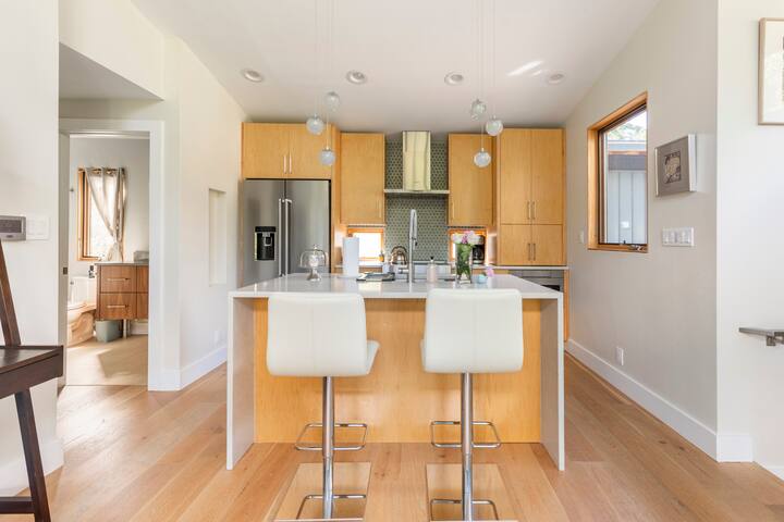 Beat the Texas Heat in a Stylish Pool in Charming Zilker gallery image 3