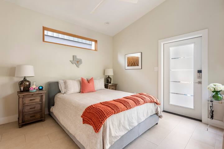 Beat the Texas Heat in a Stylish Pool in Charming Zilker gallery image 5