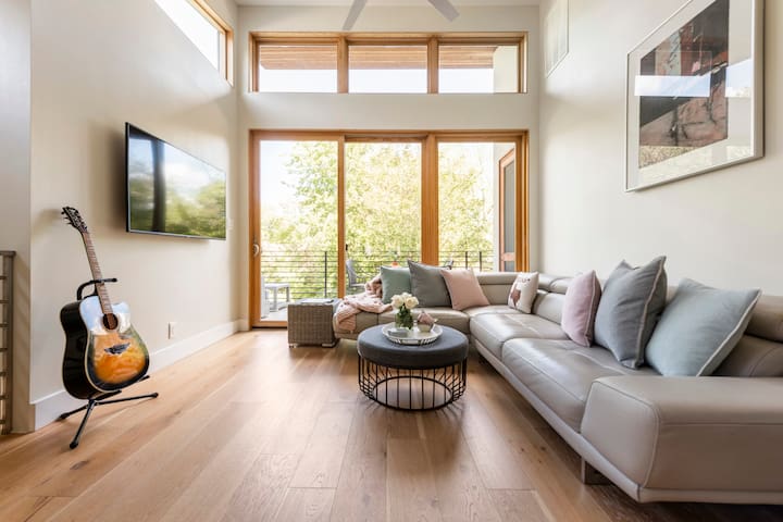 Beat the Texas Heat in a Stylish Pool in Charming Zilker gallery image 2