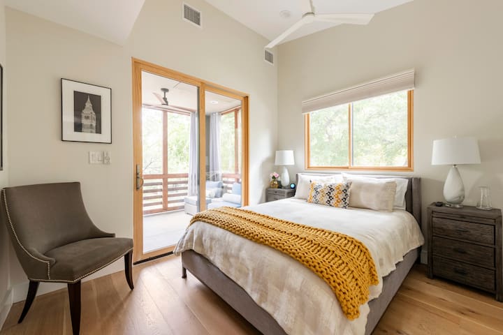 Beat the Texas Heat in a Stylish Pool in Charming Zilker gallery image 4