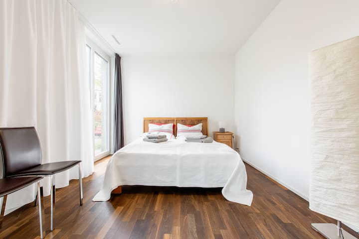 160 x 200 cm (62,99 x 78,74 palca), veľká manželská posteľ