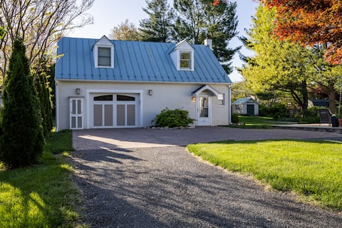 Downtown Private Guesthouse - Cozy Bungalow