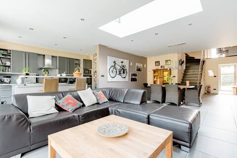 Complete house in a quiet area