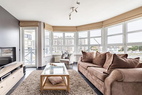 Popular Airbnb listing: Sunny apartment in the city center with 2 bicycles in Middelkerke