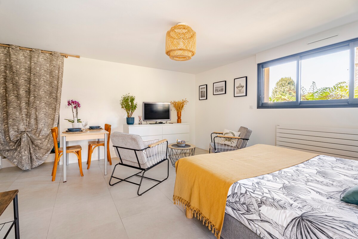 Propriété Airbnb réussie: Stylish cozy haven for two - Private Terrace - Cancale à Cancale