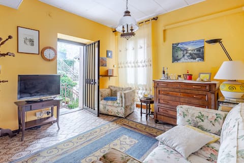 Top performing Airbnb: La Corte della Carla-hospitable and welcoming home in Lierna