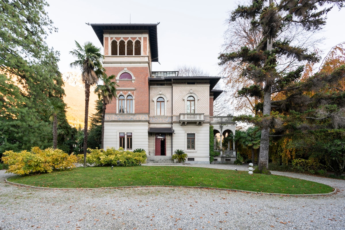 Float in the Private Pool of a Marvelous Villa