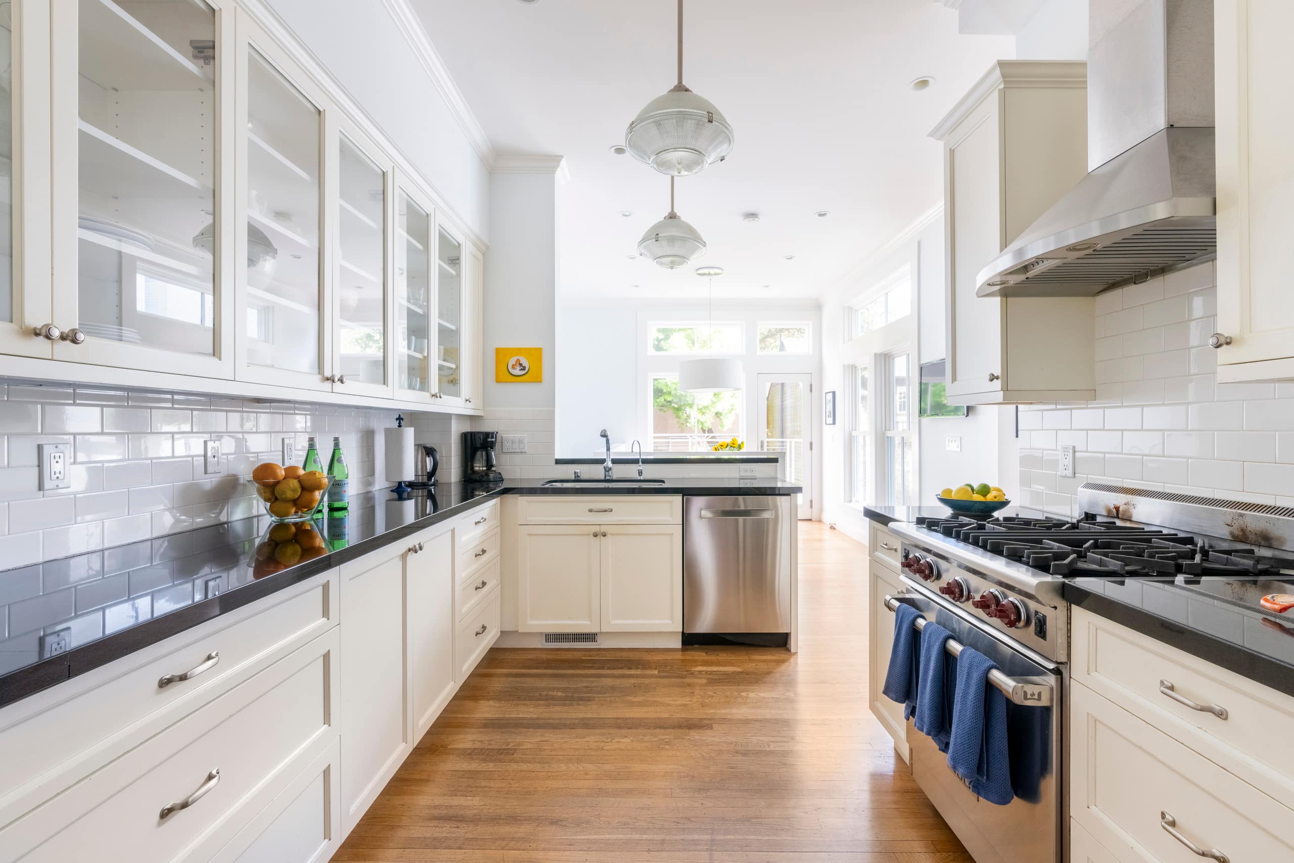 Home in San Francisco · ★4.97 · 3 bedrooms · 3 beds · 2.5 baths - Image 10