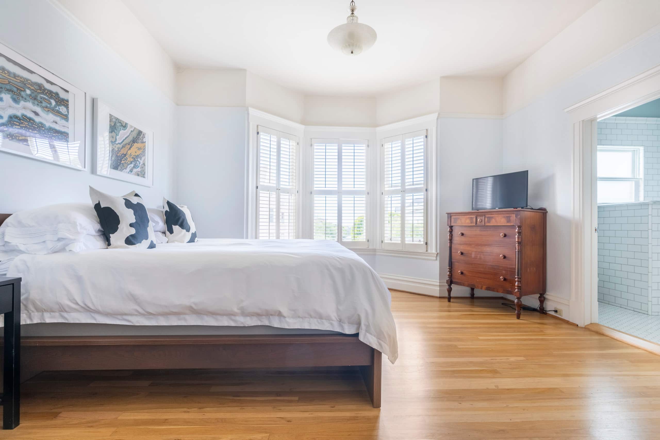 Home in San Francisco · ★4.97 · 3 bedrooms · 3 beds · 2.5 baths - Image 28