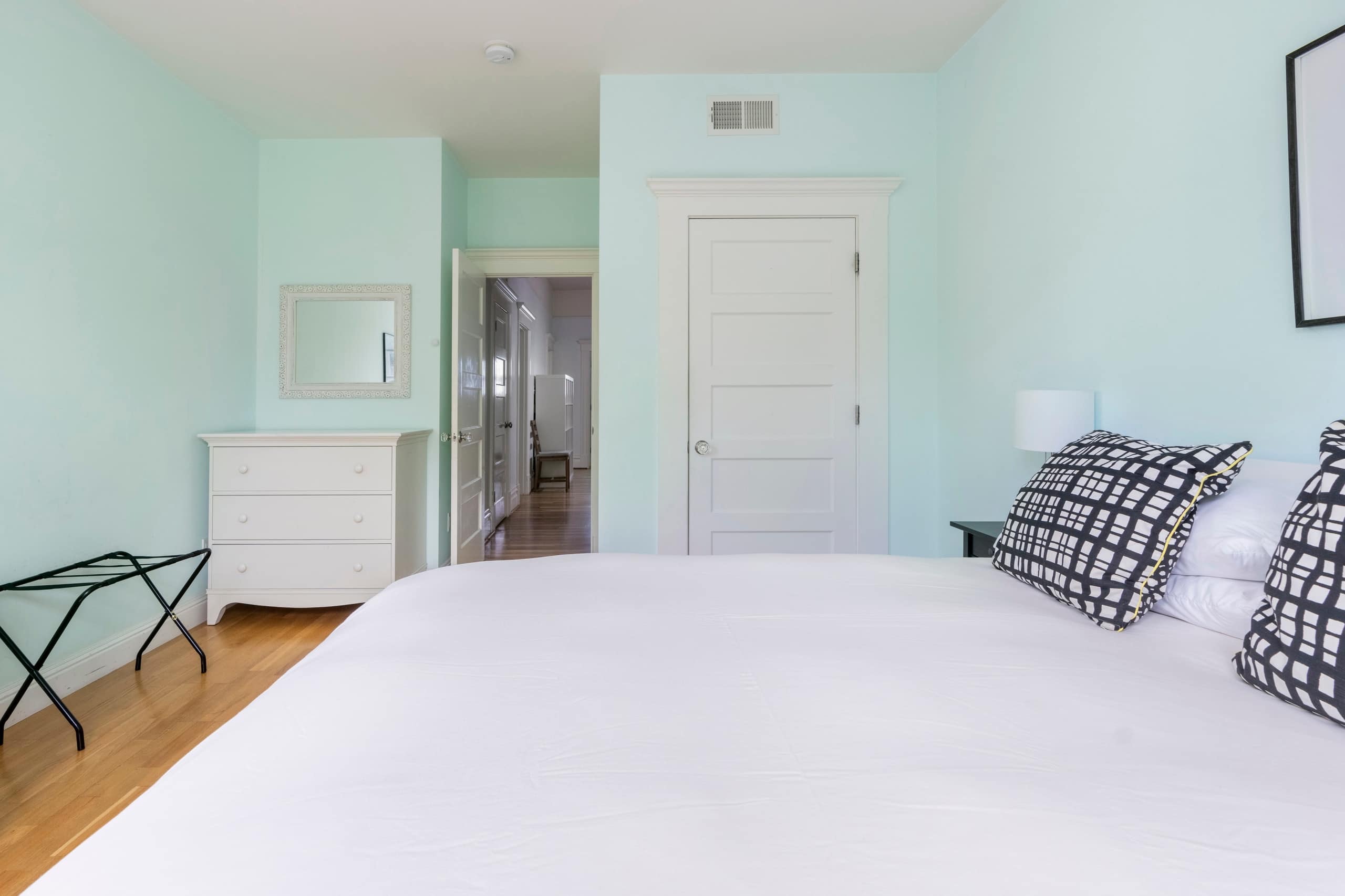 Home in San Francisco · ★4.97 · 3 bedrooms · 3 beds · 2.5 baths - Image 25