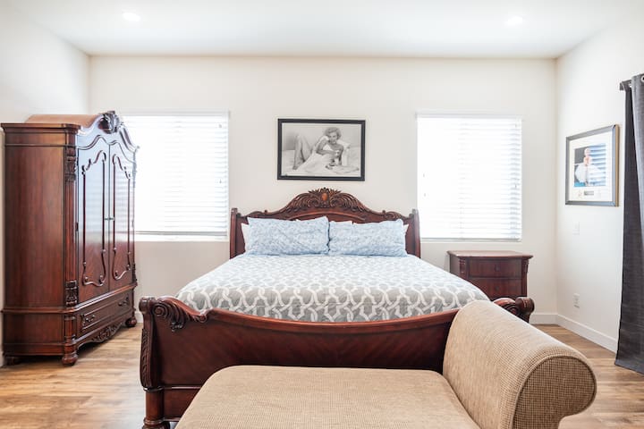 Vegas Luxury Estate/6 Bed 4 Bath/5 Minute to Strip gallery image 5