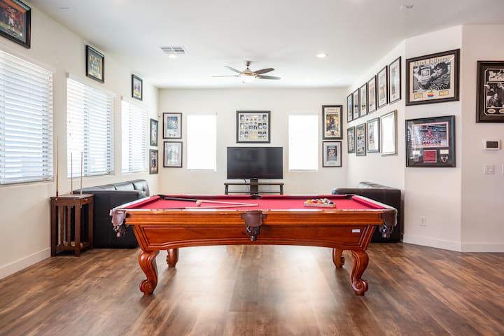 Vegas Luxury Estate/6 Bed 4 Bath/5 Minute to Strip gallery image 2