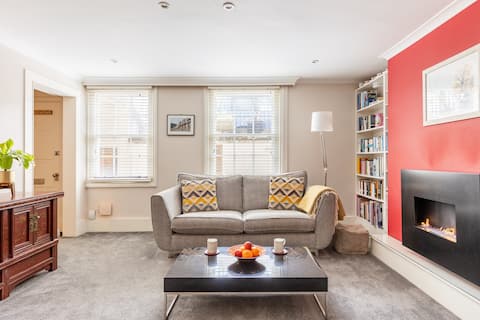 Self-contained basement flat in regency home