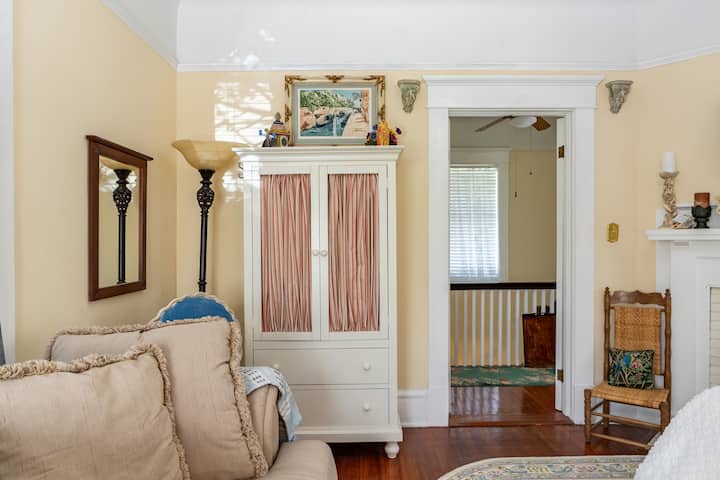 Penthouse Suite | Historic District |Walk Downtown - Brunswick, GA