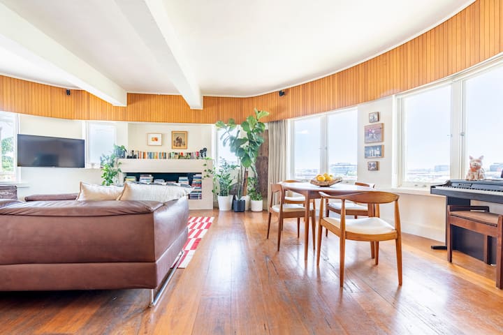 Art Deco Penthouse with Panoramic Rooftop Terrace