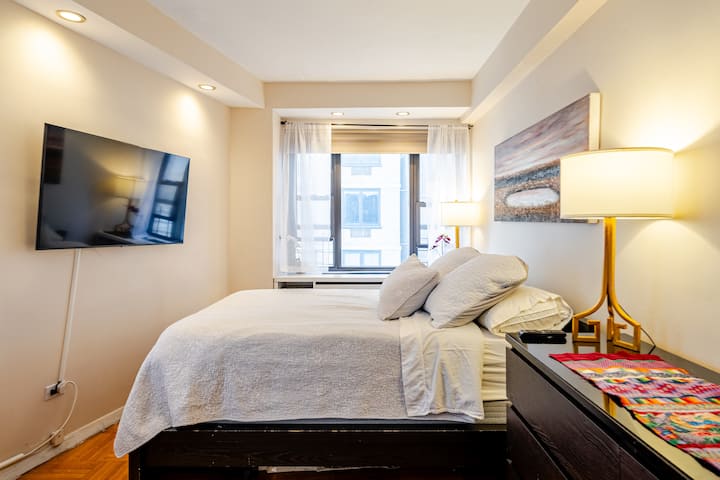 Midtown Large 1 Bedroom Apartment Doorman Elevator - New York
