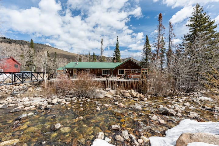 Aspen Lodge, Creekside with Hot Tub