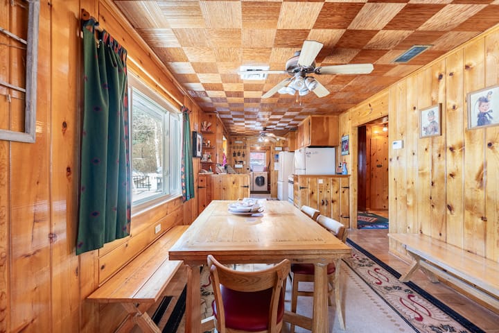 Aspen Lodge, Creekside with Hot Tub