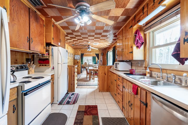 Aspen Lodge, Creekside with Hot Tub