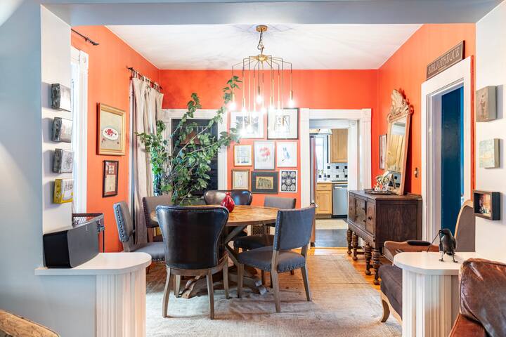 Modern Victorian in Highlands gallery image 2