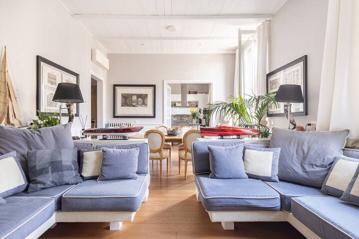 Radiant, Luxury Eclectic Apartment in Oltrarno gallery image 2
