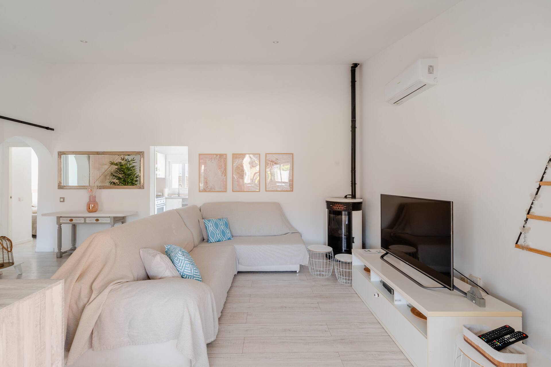 Villa 'Berna' con vistas al lago, Wi-Fi y aire acondicionado