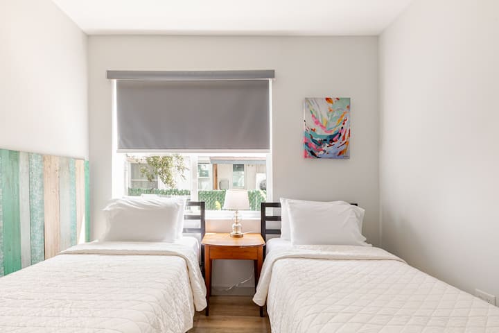 ห้องนอน 2: เตียงแฝด 2 เตียง สมาร์ททีวี