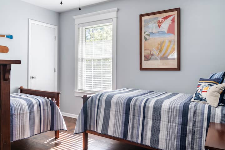 The Middle Bedroom offers a coastal feel for two bunkmates in your party.