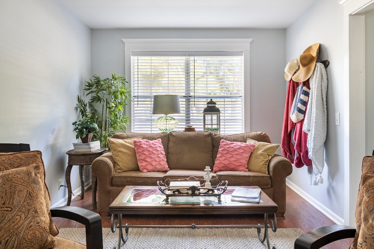 Relax in the coastal comfort of this cozy TV Room which includes a Q-sized sofa bed.