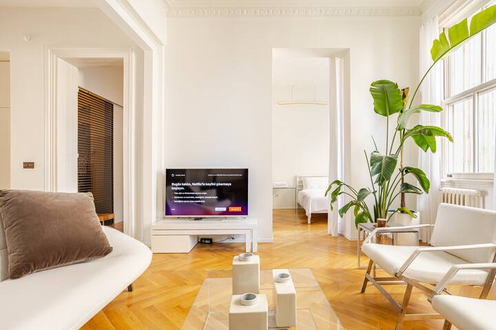 Modern, spacious flat with view ! gallery image 3