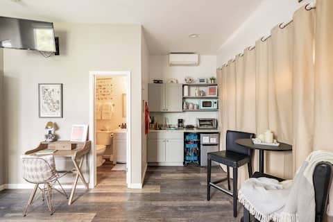 Top Airbnb: Anna’s modern & private San Diego guest studio! in Serra Mesa