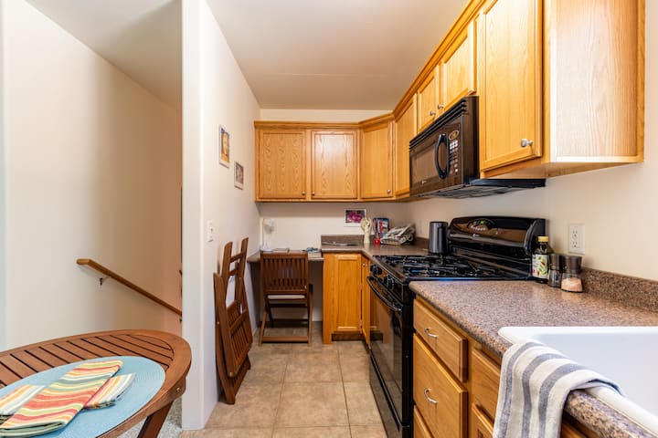 Beautiful Mountain View Private Entrance Spa Suite - Oak Creek Canyon, AZ
