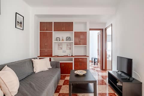 Top Airbnb: Apartment with Work/Study room close to Old Town en La Trinidad (Bailén Miraflores)