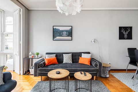 Airbnb con mejor rendimiento: Cozy, newly renovated apartment in the heart of downtown en Ferrol