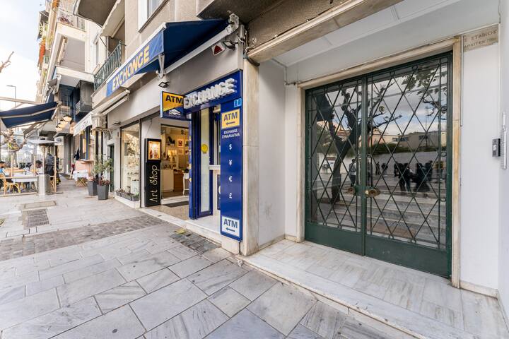 3BDR/2Bath Oasis w/jacuzzi and Huge PVT Balcony gallery image 4