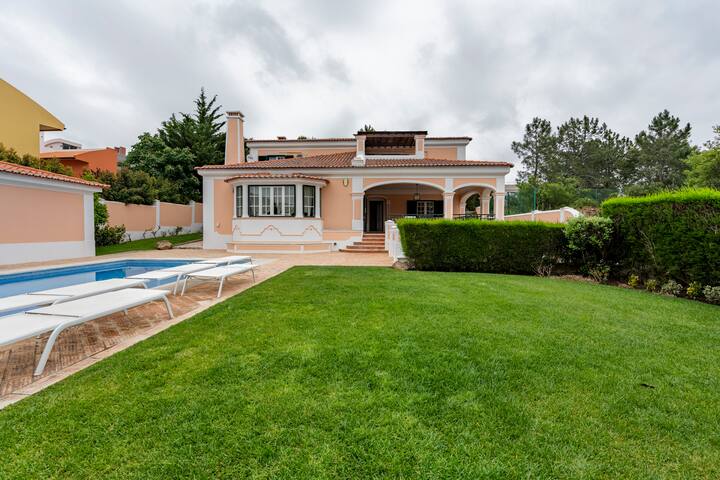 Exclusive Noble Villa: Six Suites, Estate Pool gallery image 2