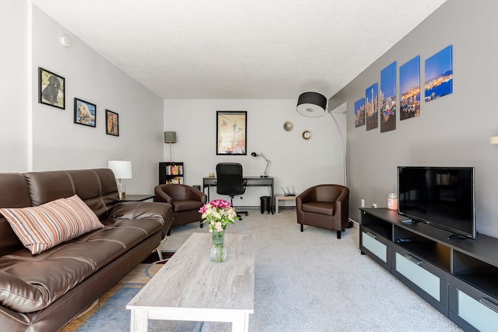 Pleasant 2 Bed Condo In The Heart Of Seattle! - Queen Anne - Seattle