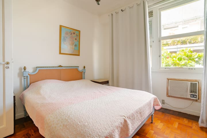 Ipanema, maravilhoso, coladinho a praia + charmosa gallery image 3